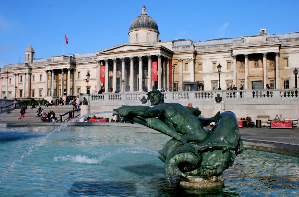 The National Gallery London & Trafalgar Square Fountain, founded in 1824 (photo by Mike Peel)