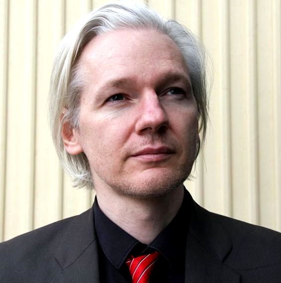 Julian Assange www. Wikileaks.org founder SKUP conference Norway 2010 photo Australian hacker activist computer programmer black suit red tie grey blonde hair
