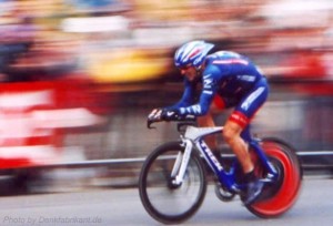 Lance Armstrong riding prologue 2004 Tour de France racing bike helmet cycle blue lycra cycling race photo by Denkfabrikant