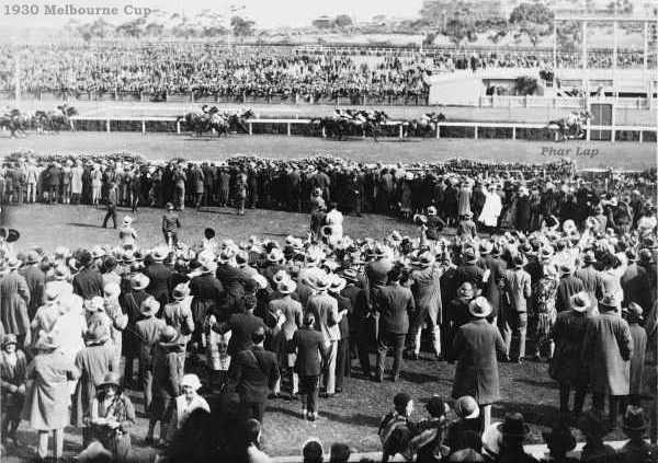 Phar Lap winning Melbourne Cup Race 4th November 1930 horses finishing line big crowd black & white photo Argus