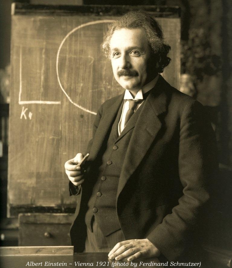 Albert Einstein lecture Vienna 1921 theoretical physicist theory relativity physics quantum mechanics formula E=mc2 photo photoelectric effect chalk black board