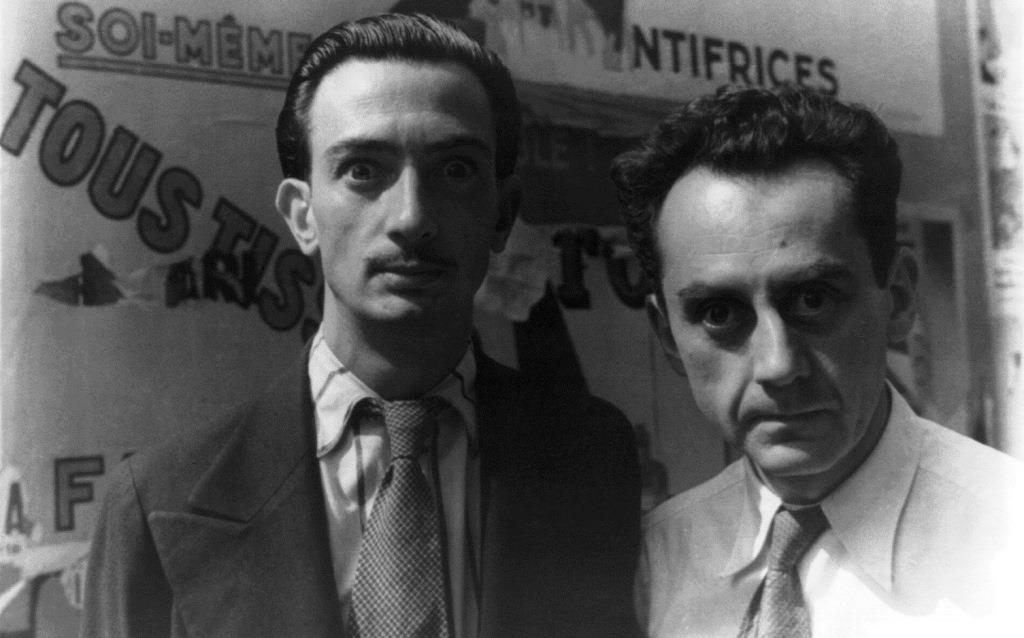 Salvador Dalí Man Ray Paris 1934 wild eyes portrait photographer Carl Van Vechten soi-meme be yourself tous tissus