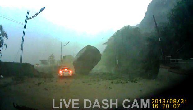 Lucky driver in Taiwan escaped death giant massive big boulder huge rock landslide white car live dashcam video mountain road original
