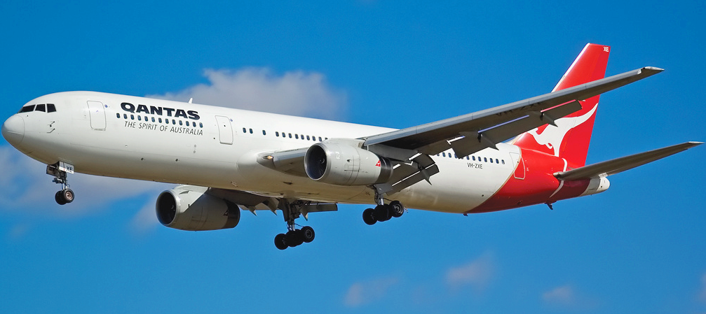Qantas Boeing 767-336ER on approach to Sydney Airport (photo by Jeff Gilbert)