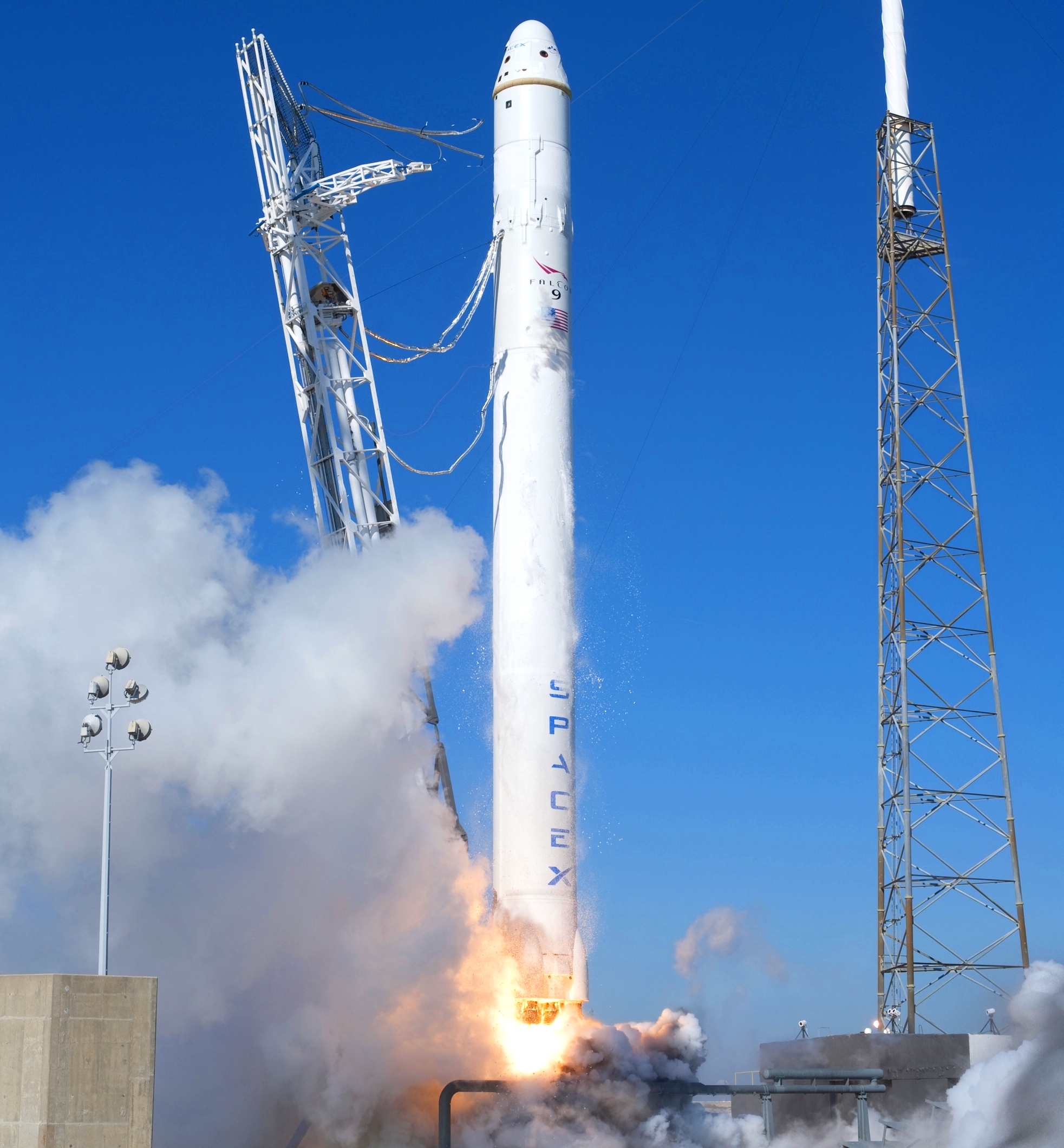 SpaceX’s Falcon 9 rocket and Dragon spacecraft lift off from Launch Complex-40 at Cape Canaveral Air Force Station, Falcon 9 launches with first Dragon spacecraft (Photo: NASA ~ National Aeronautics & Space Administration)